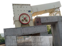 顎式破碎機的保險機構及原理